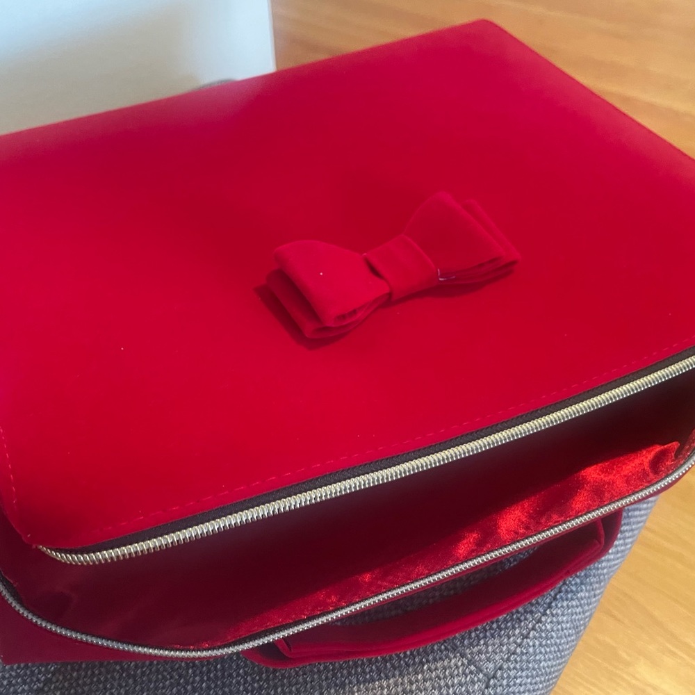 Estée Lauder makeup cases